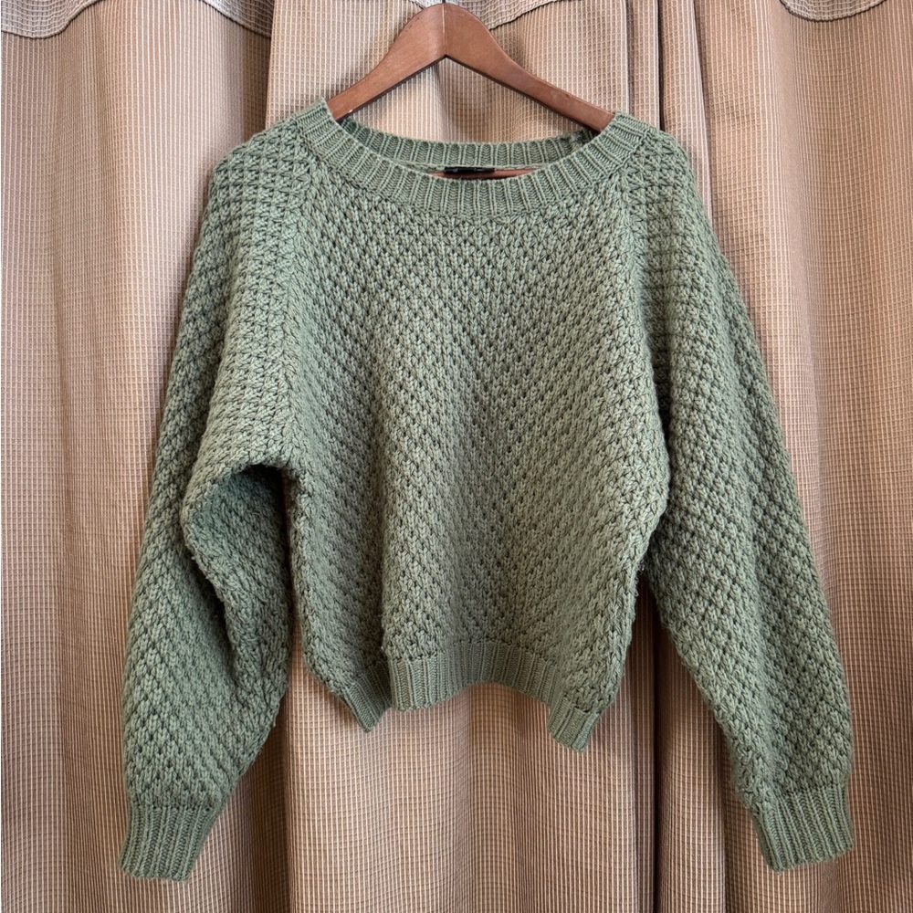Green Crew Neck Sweater with Textured Knit and Cropped Fit